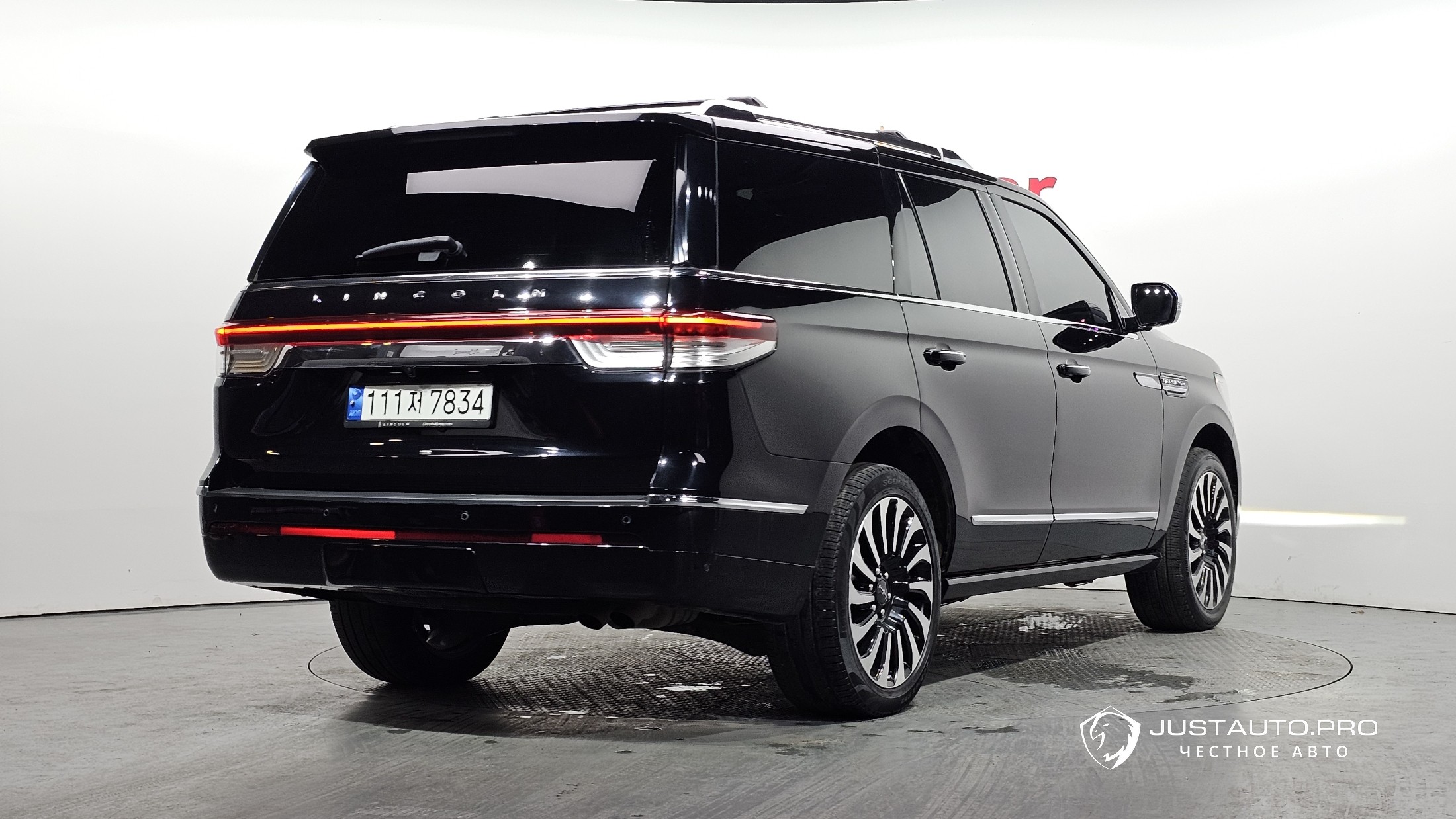 Автомобиль Lincoln Navigator
