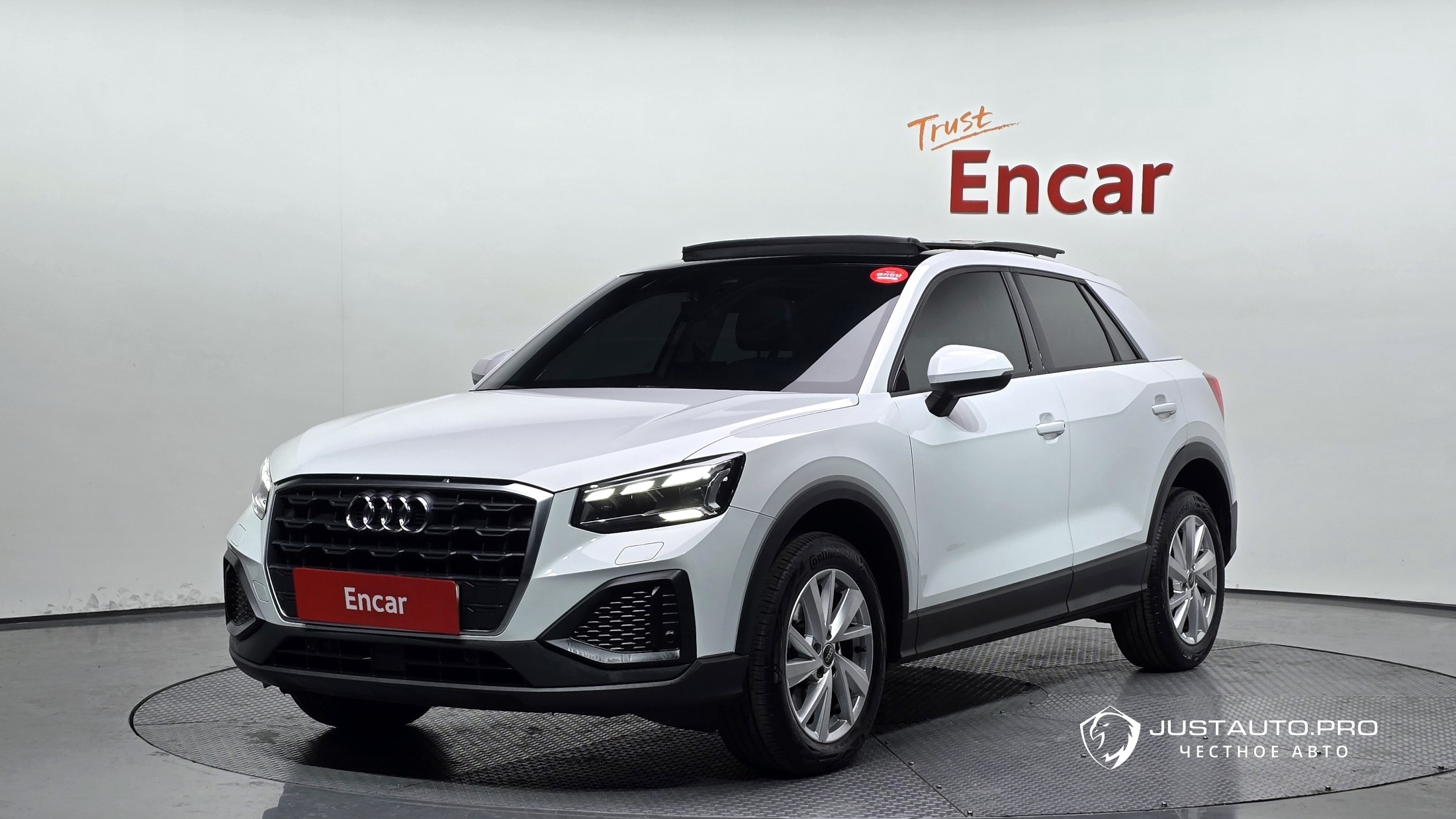 Автомобиль Audi Q2