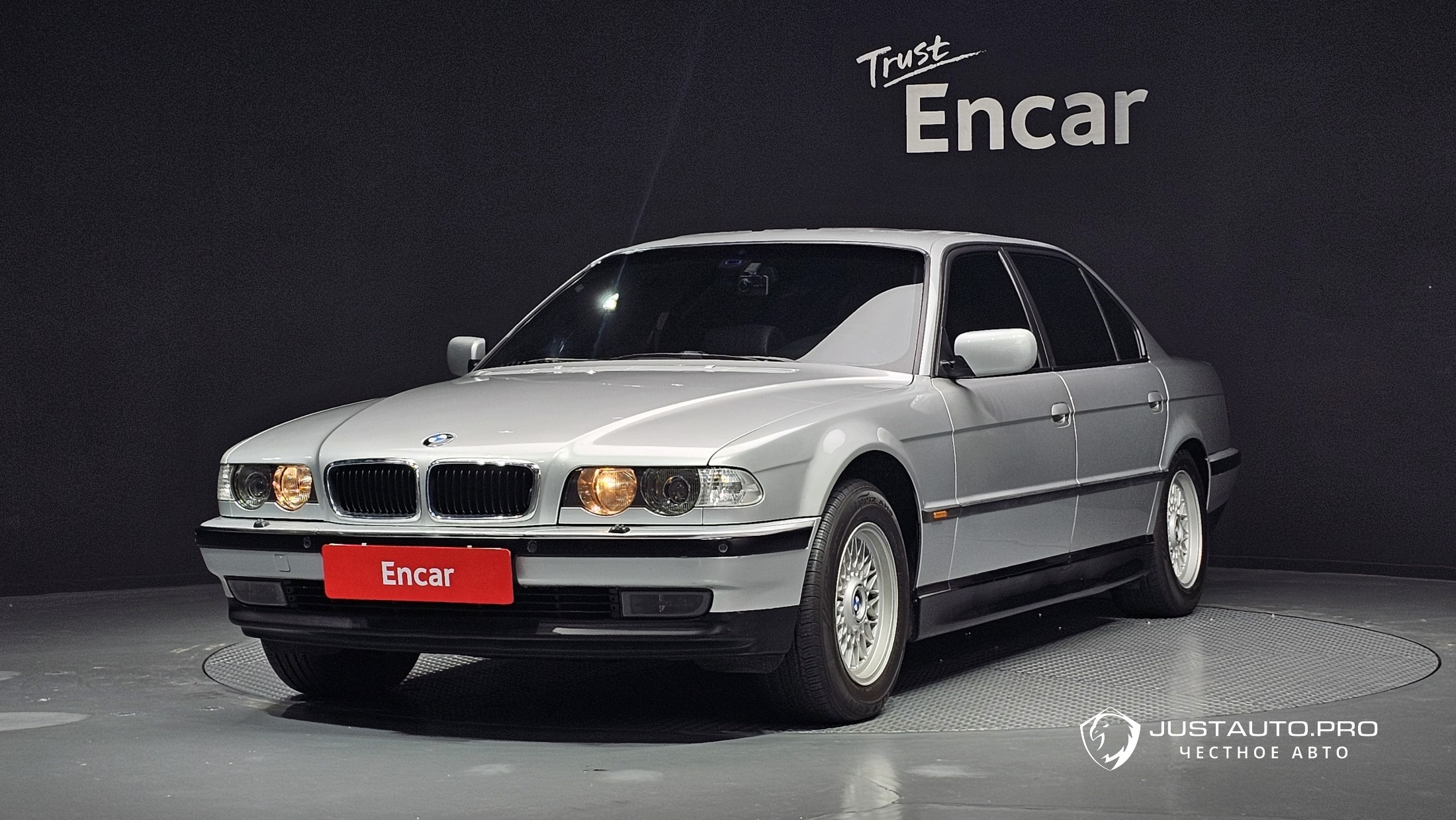 Автомобиль BMW 7-Series