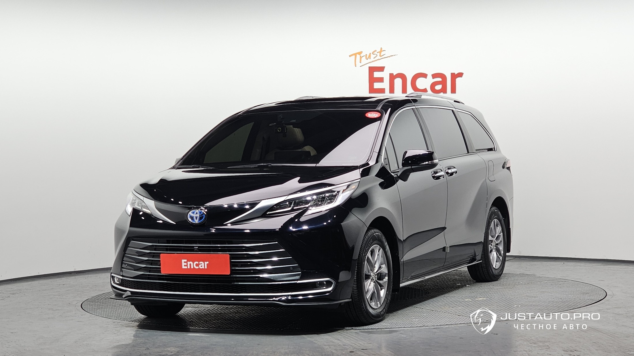 Автомобиль Toyota Sienna