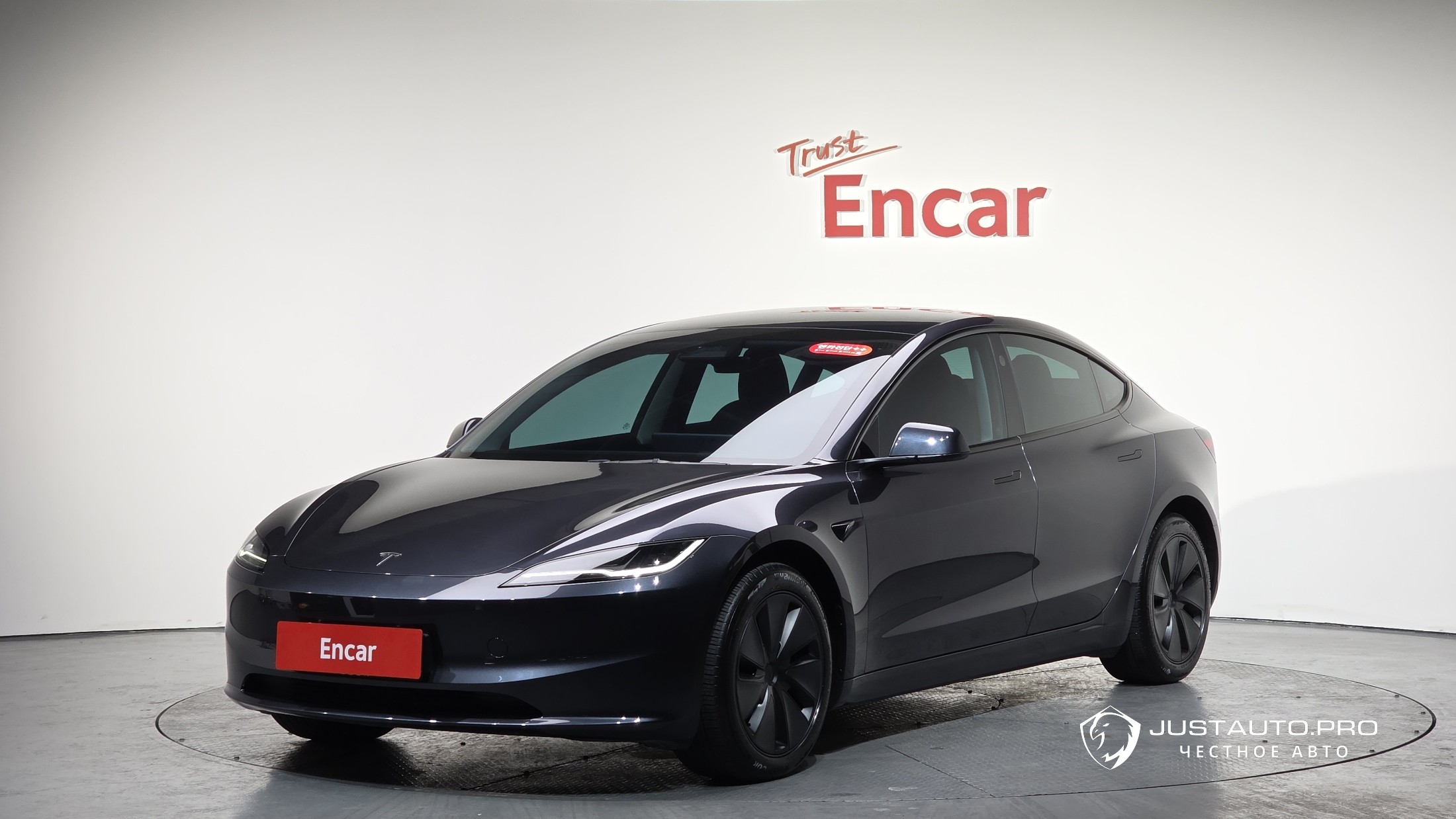 Автомобиль Tesla Model 3