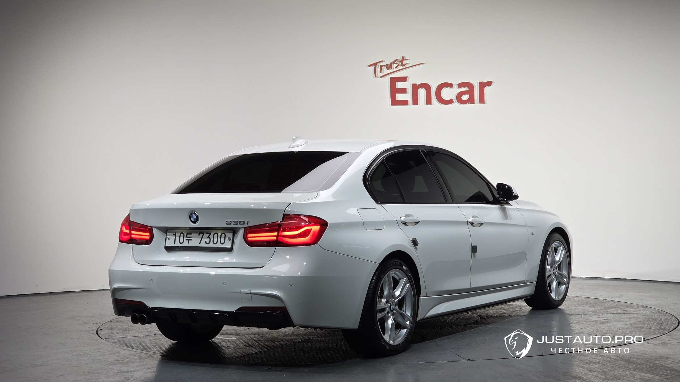 Автомобиль BMW 3-Series