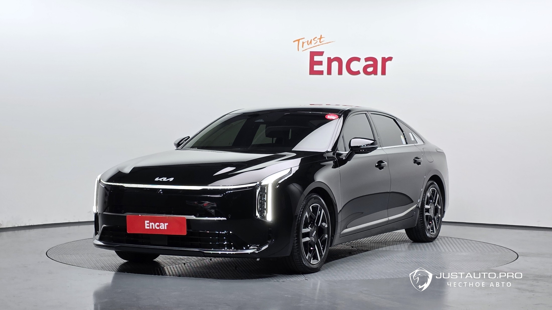 Автомобиль Kia K8