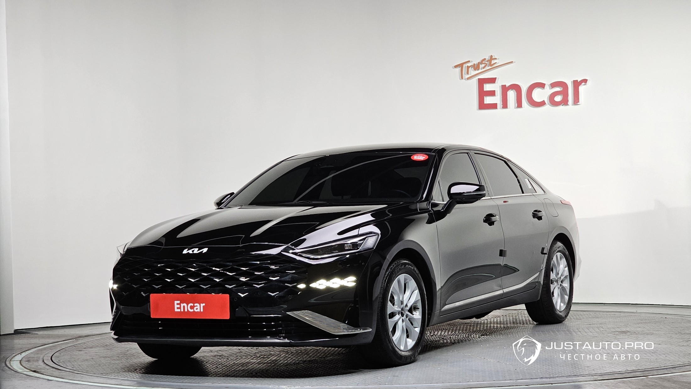 Автомобиль Kia K8