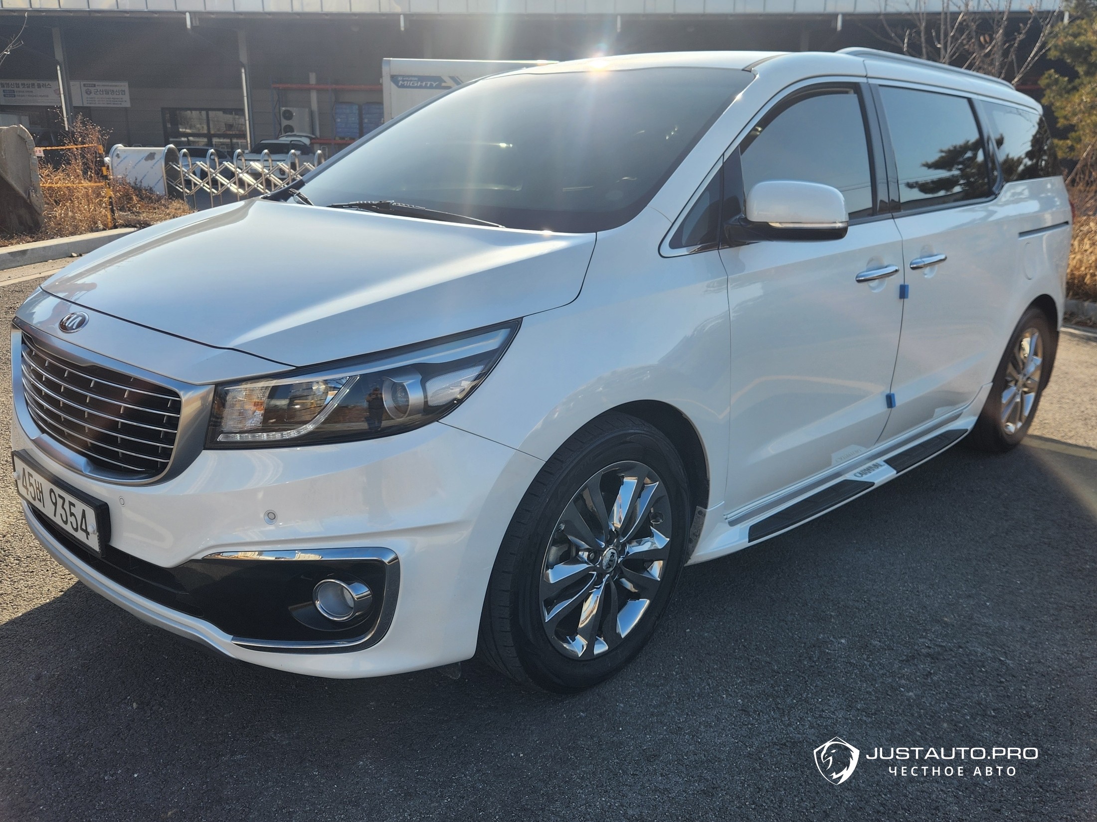 Автомобиль Kia Canival