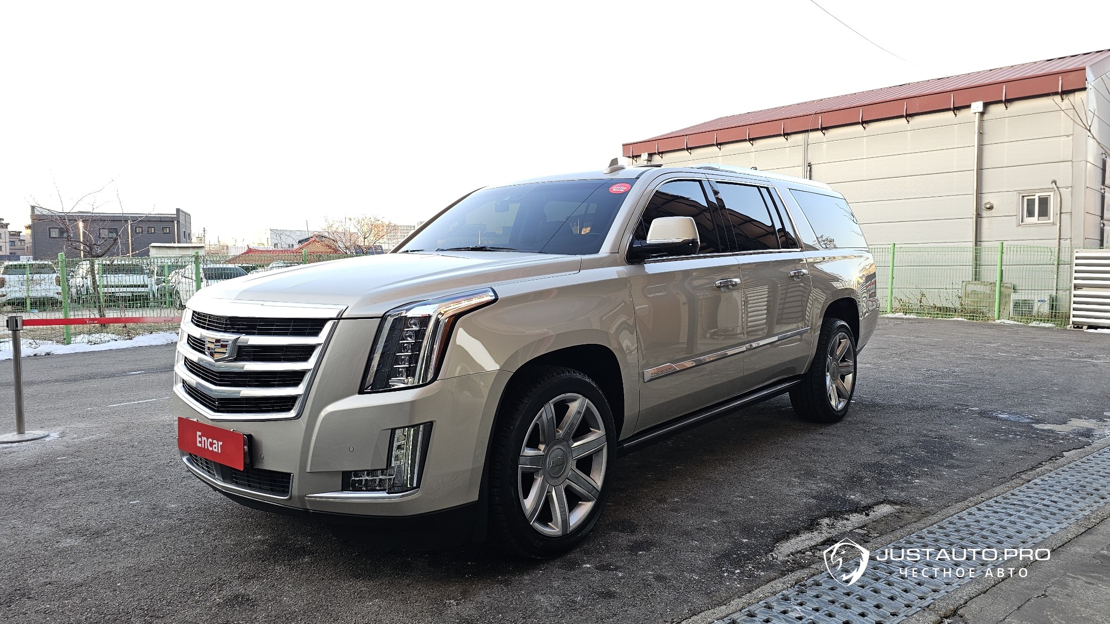 Автомобиль Cadillac Escalade
