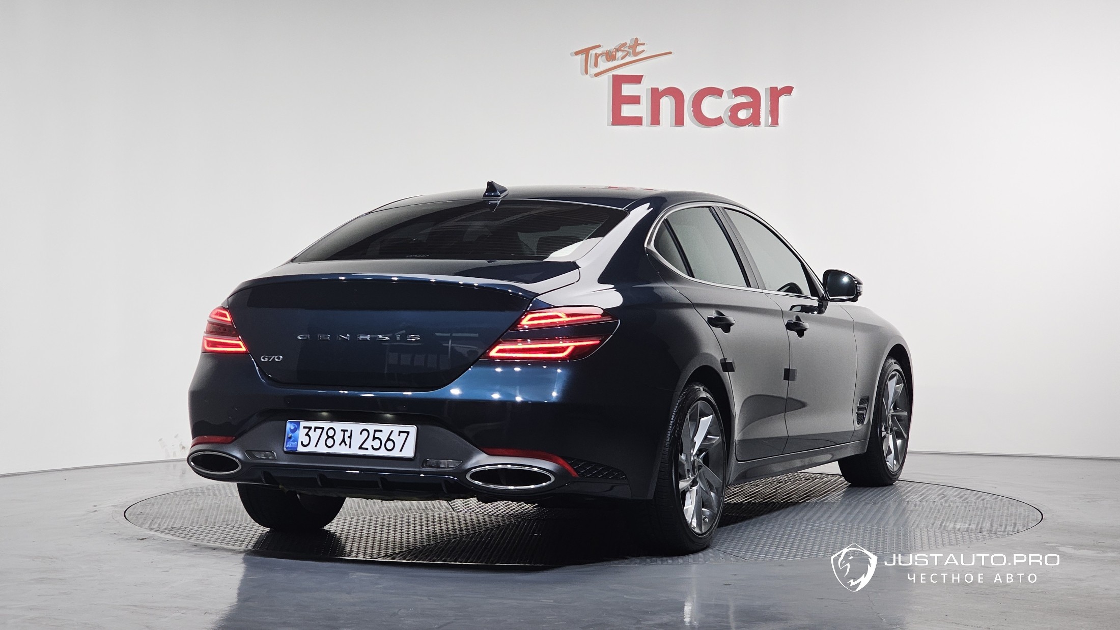 Автомобиль Genesis G70