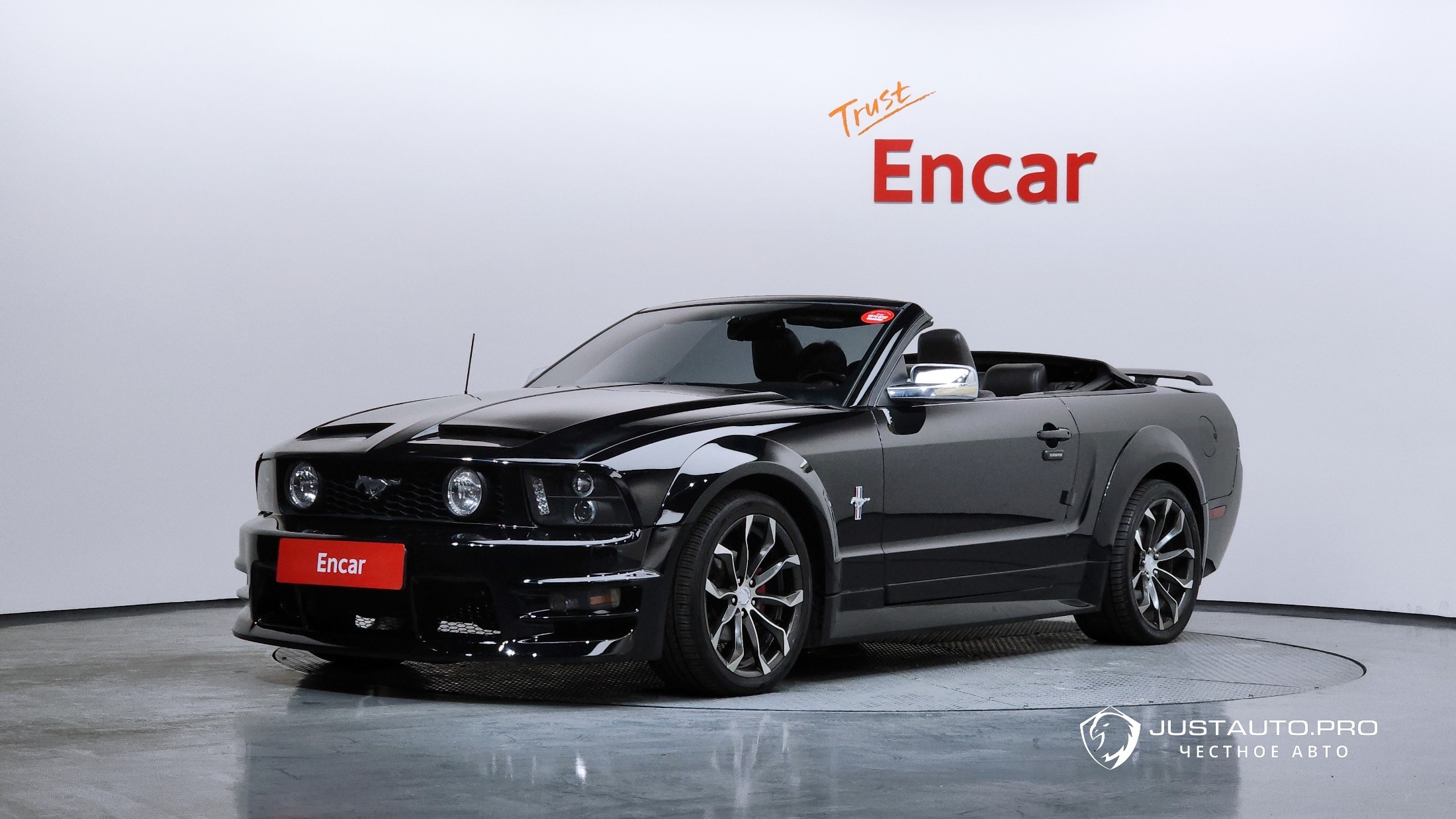 Автомобиль Ford Mustang