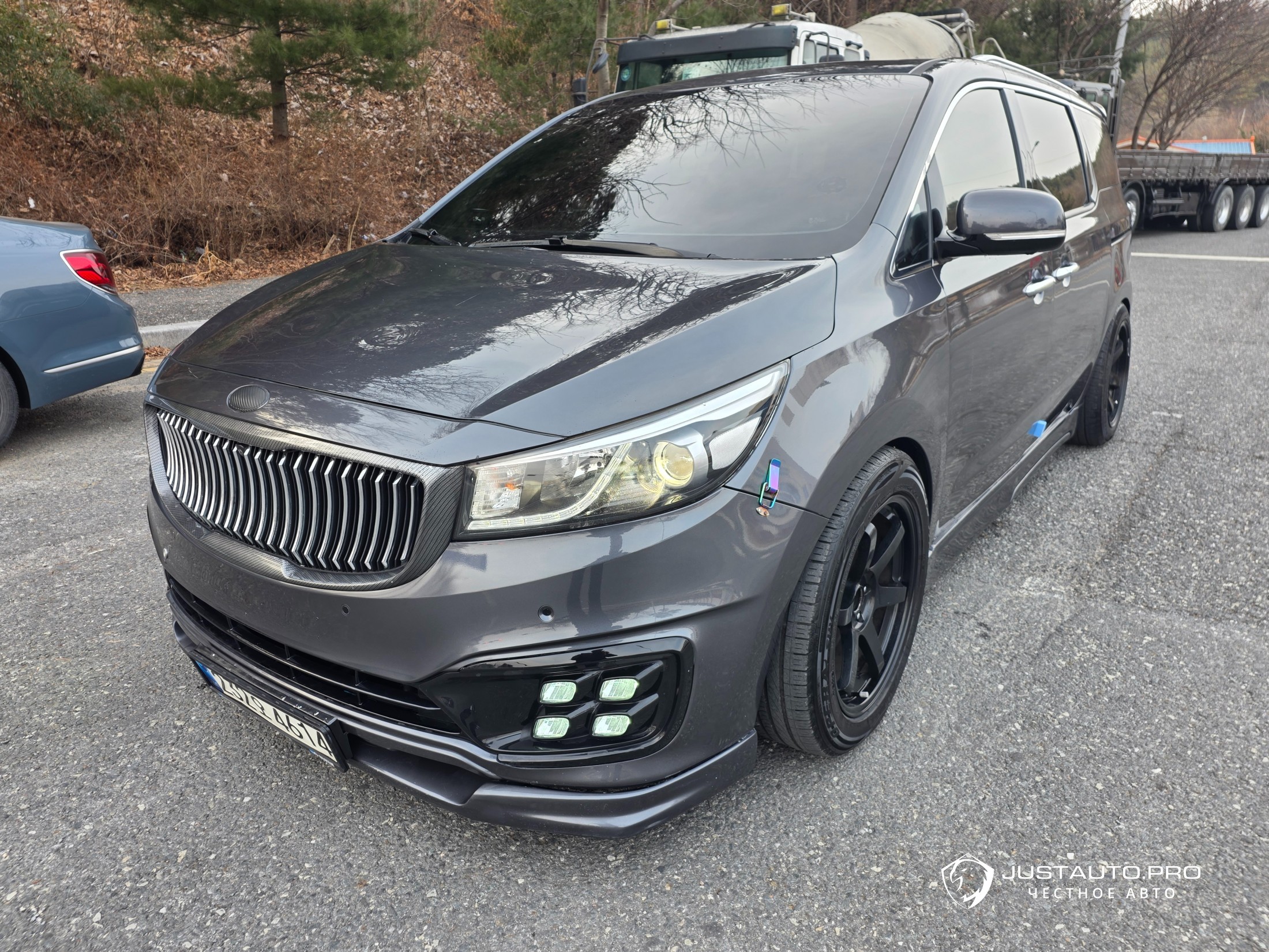 Автомобиль Kia Canival