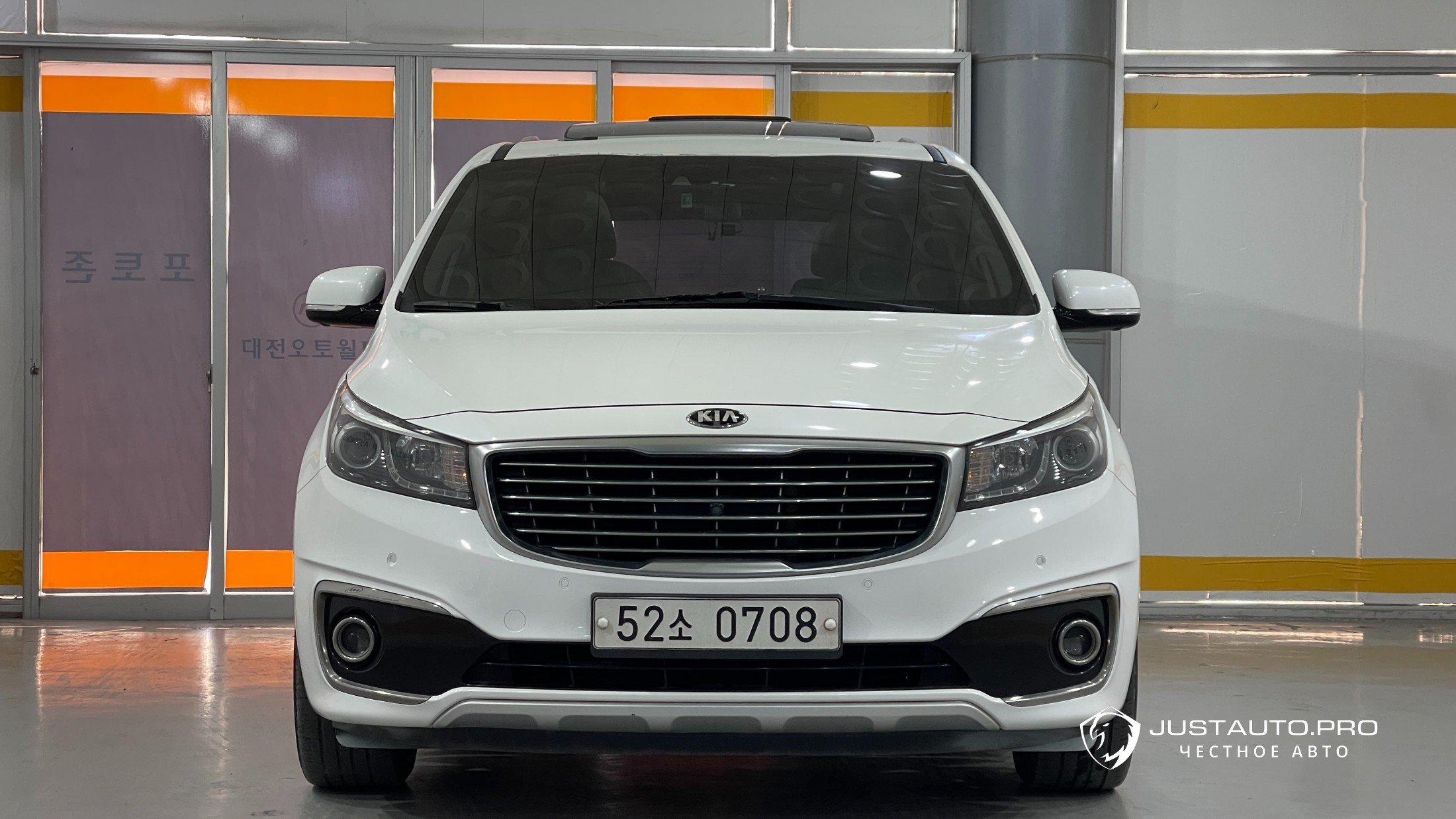 Автомобиль Kia Canival