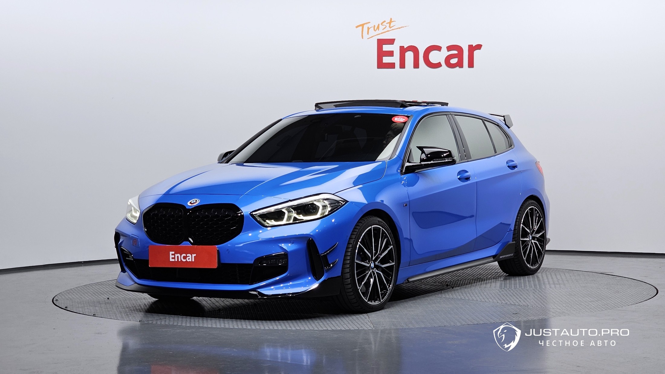 Автомобиль BMW 1-Series