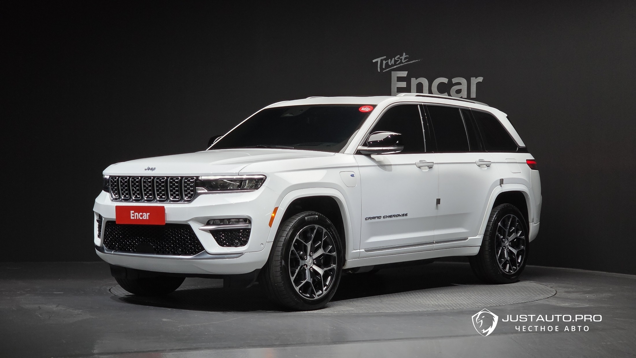 Автомобиль Jeep Cherokee