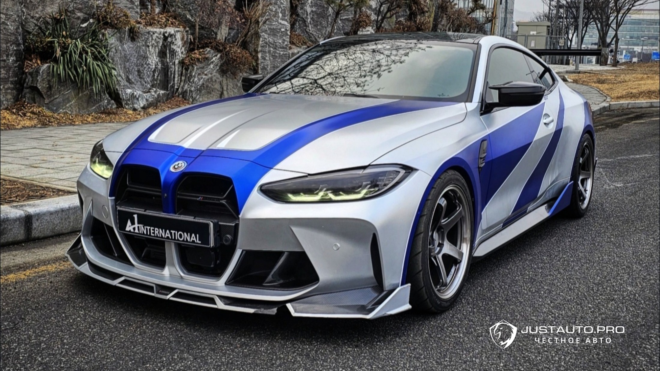 Автомобиль BMW M4