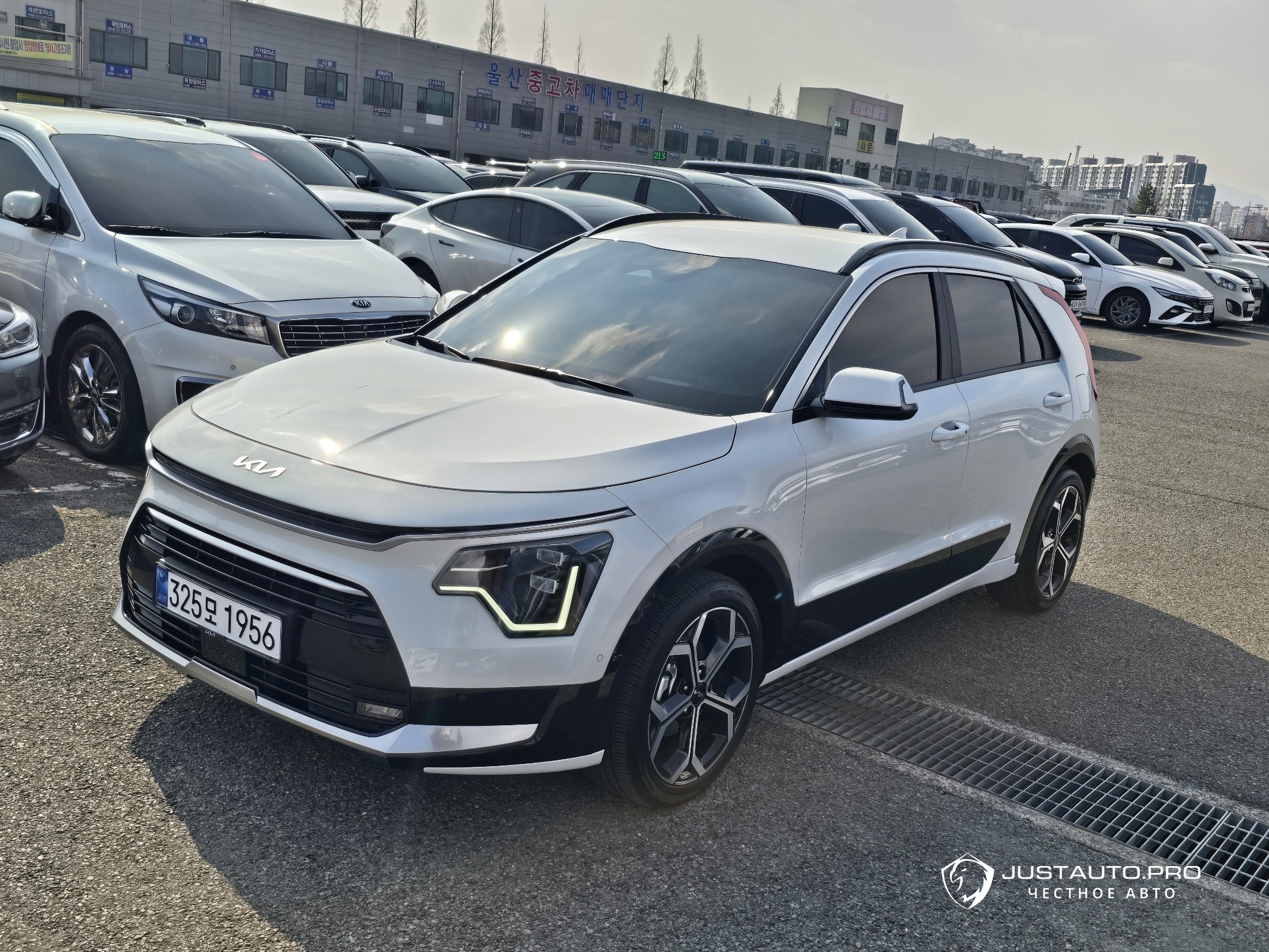 Автомобиль Kia Niro