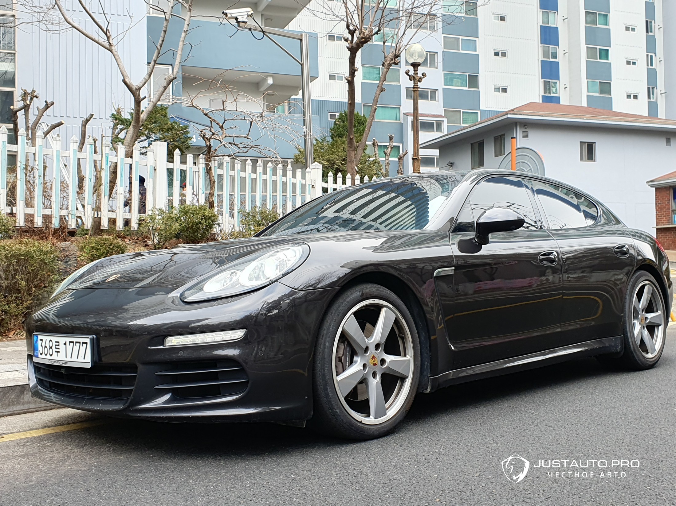 Автомобиль Porsche Panamera