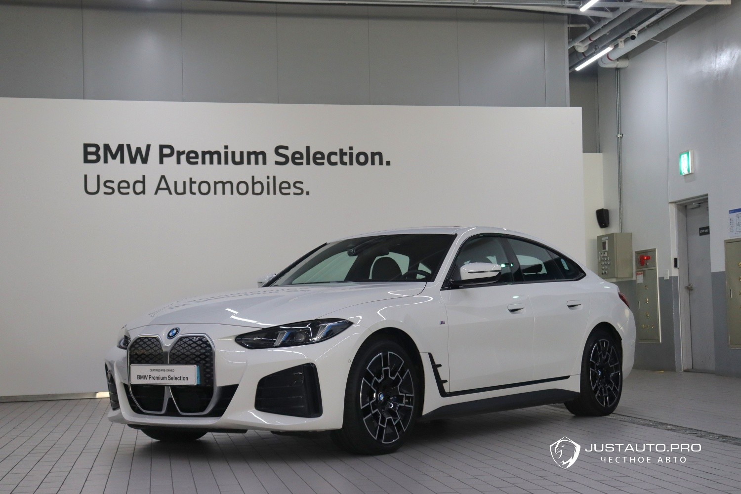 Автомобиль BMW i4