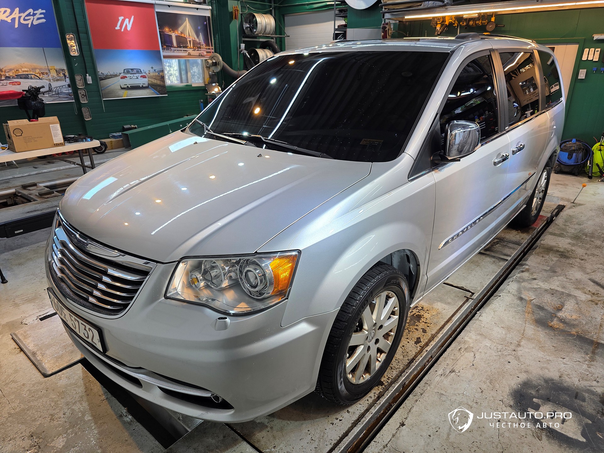 Автомобиль Chrysler Grand Voyager