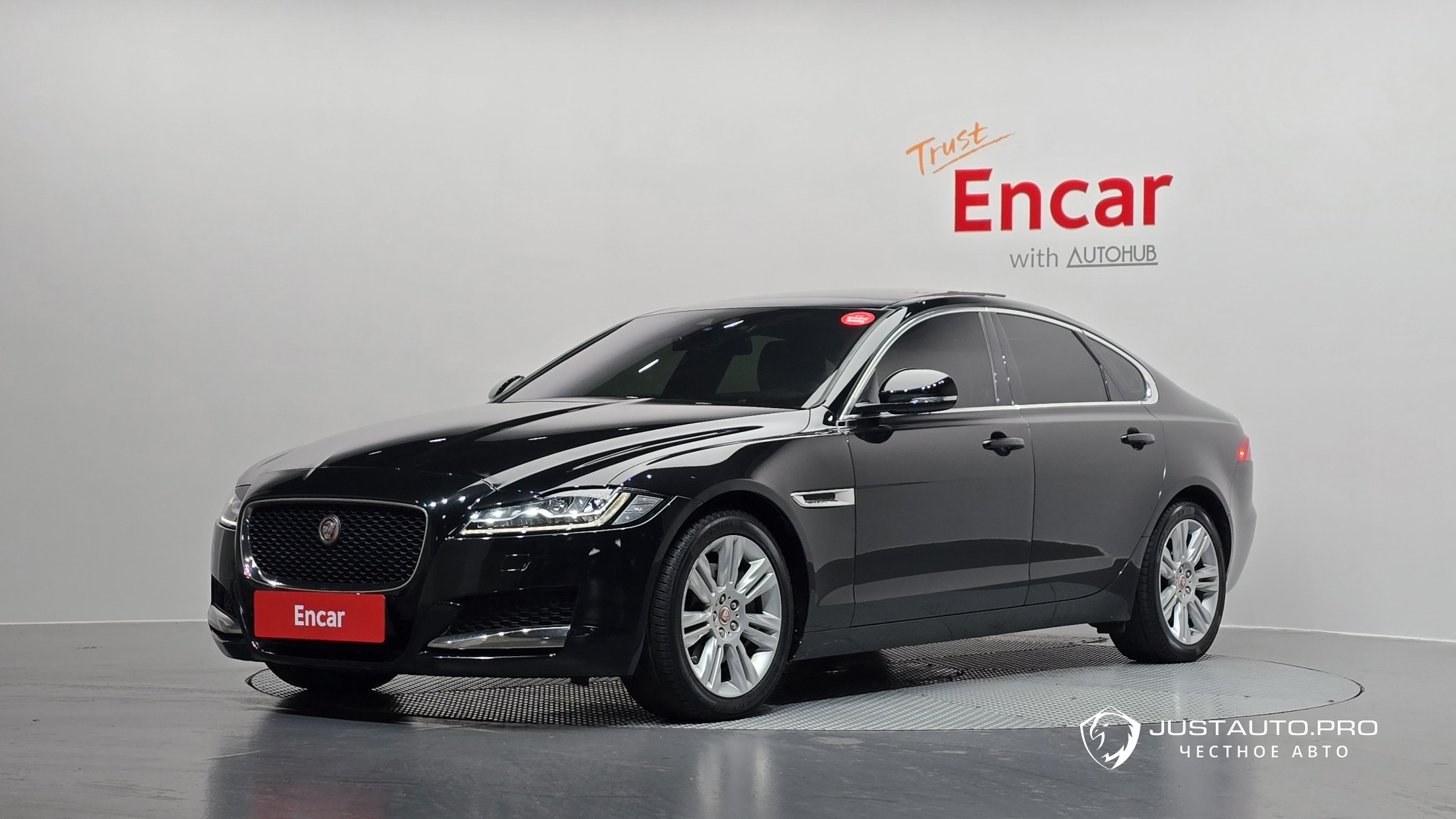 Автомобиль Jaguar XF