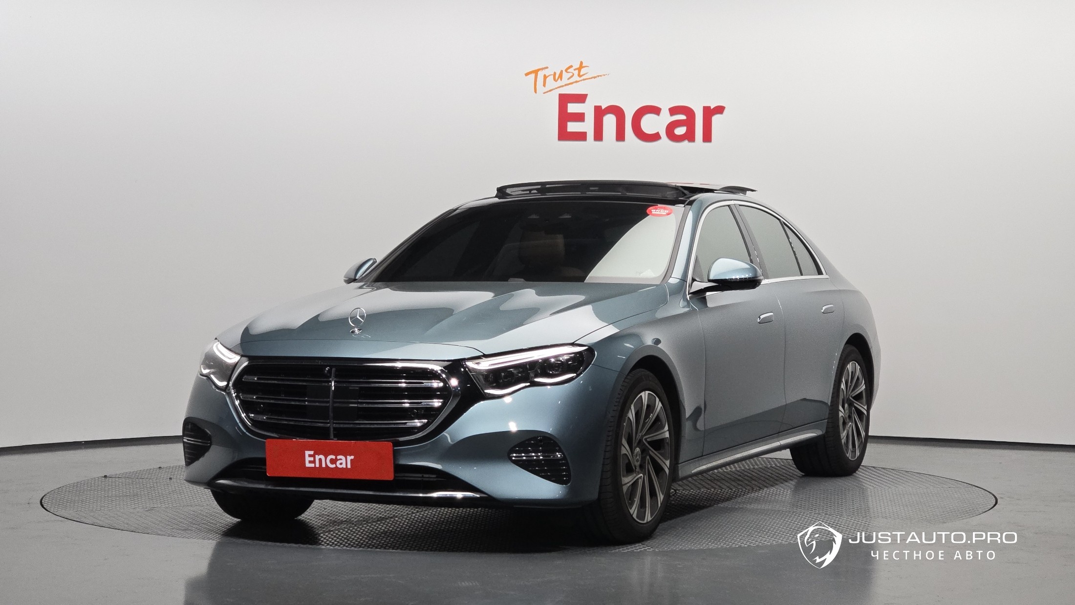 Автомобиль Mercedes-Benz E-Class