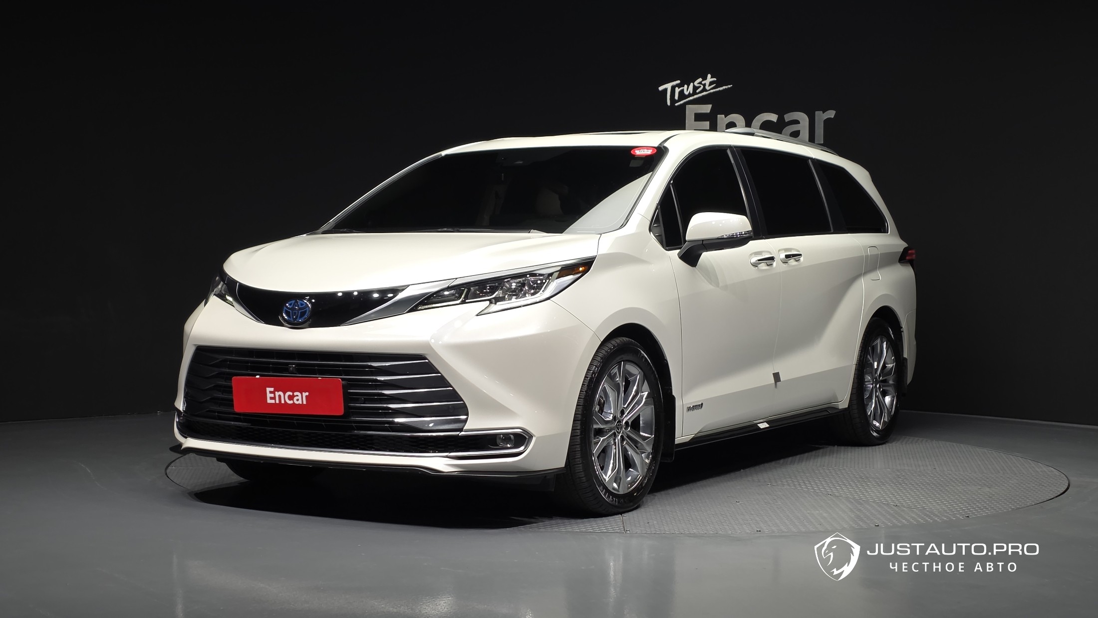 Автомобиль Toyota Sienna