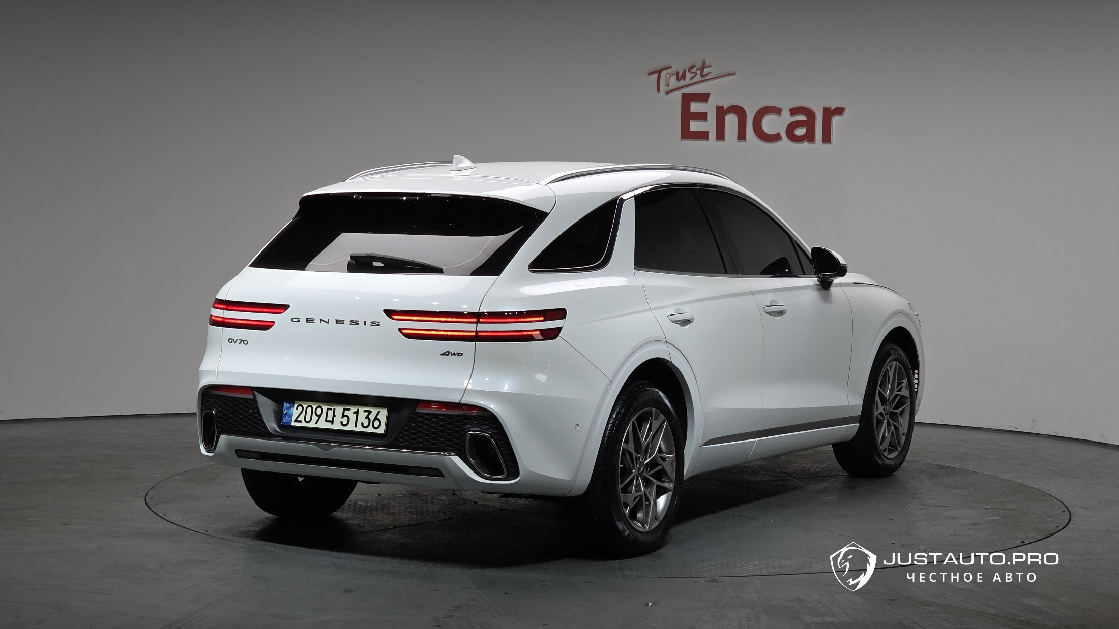 Автомобиль Genesis GV70