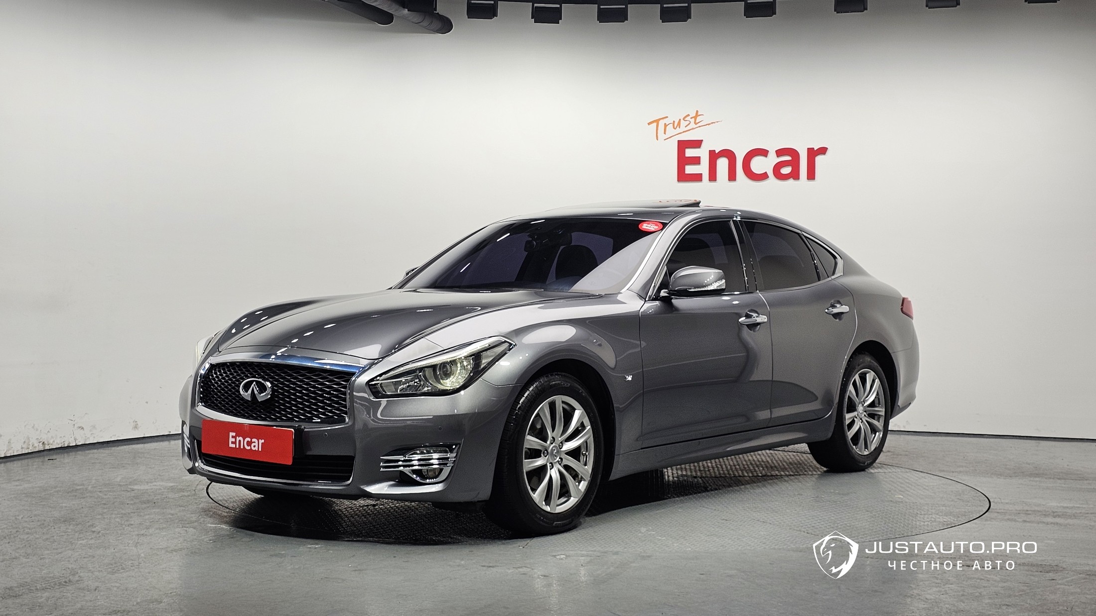 Автомобиль Infiniti Q70