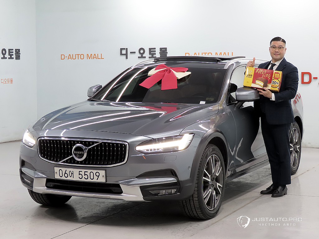 Автомобиль Volvo V90
