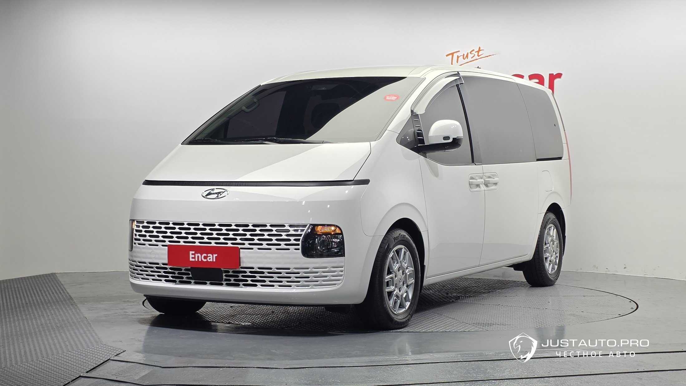 Автомобиль Hyundai Staria