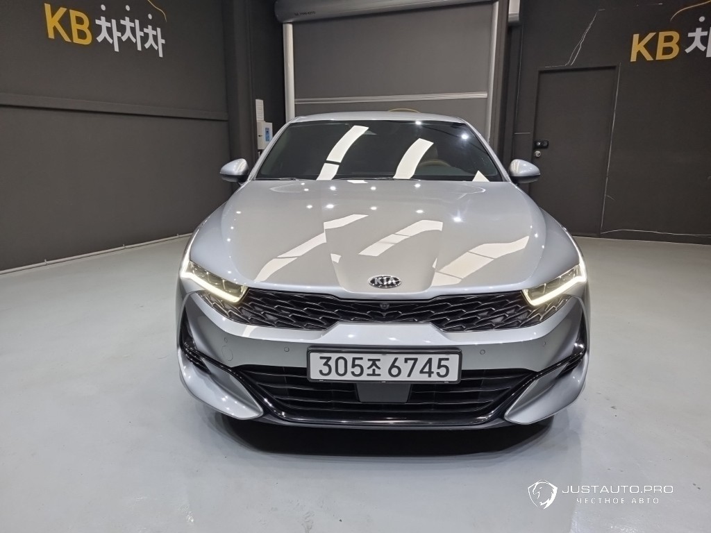 Автомобиль Kia K5