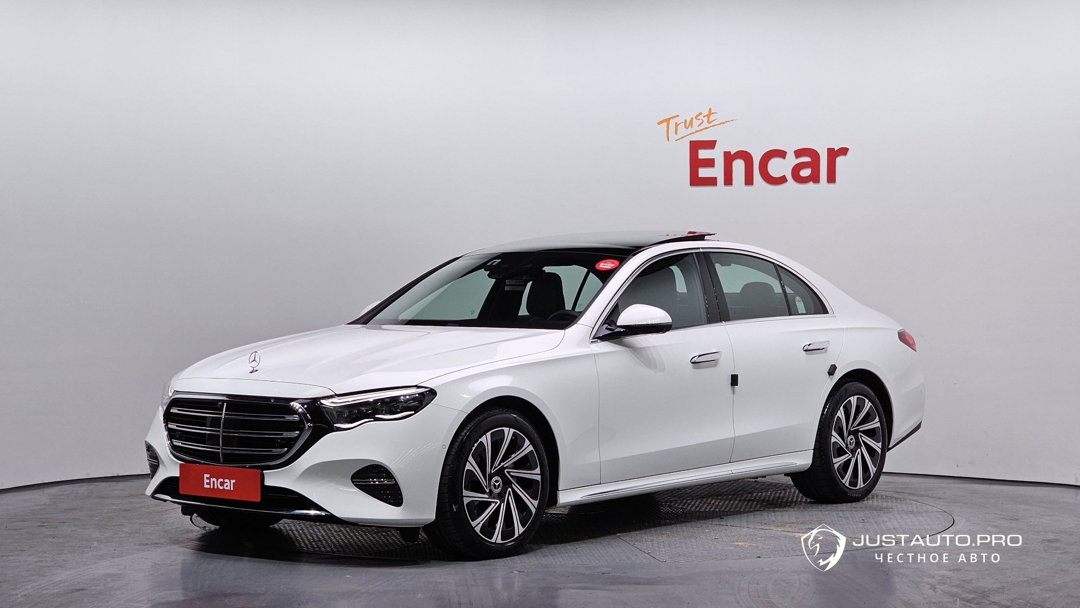 Автомобиль Mercedes-Benz E-Class