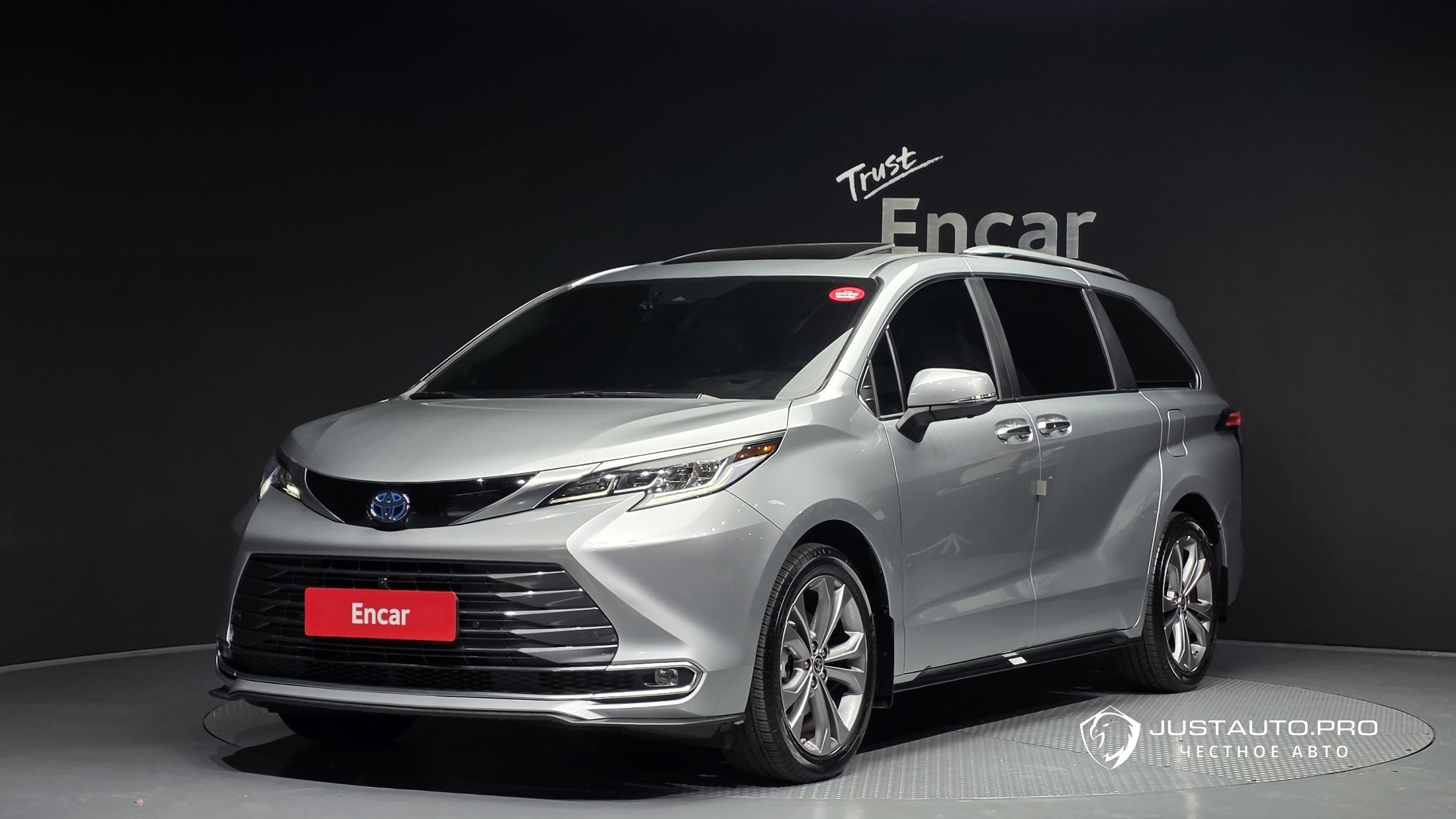 Автомобиль Toyota Sienna