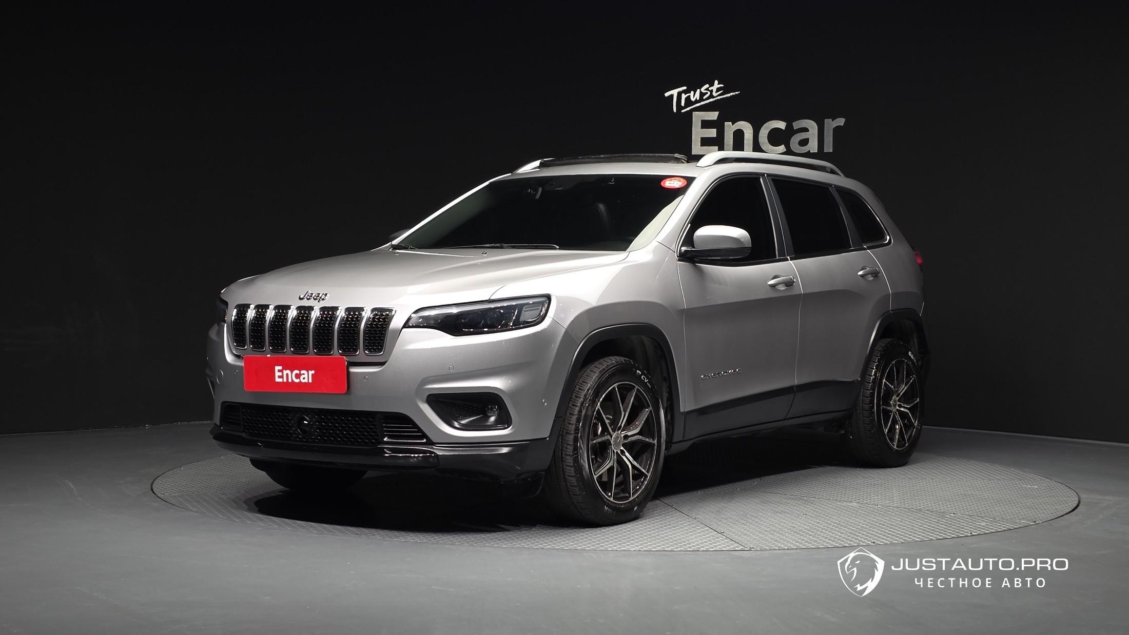 Автомобиль Jeep Cherokee