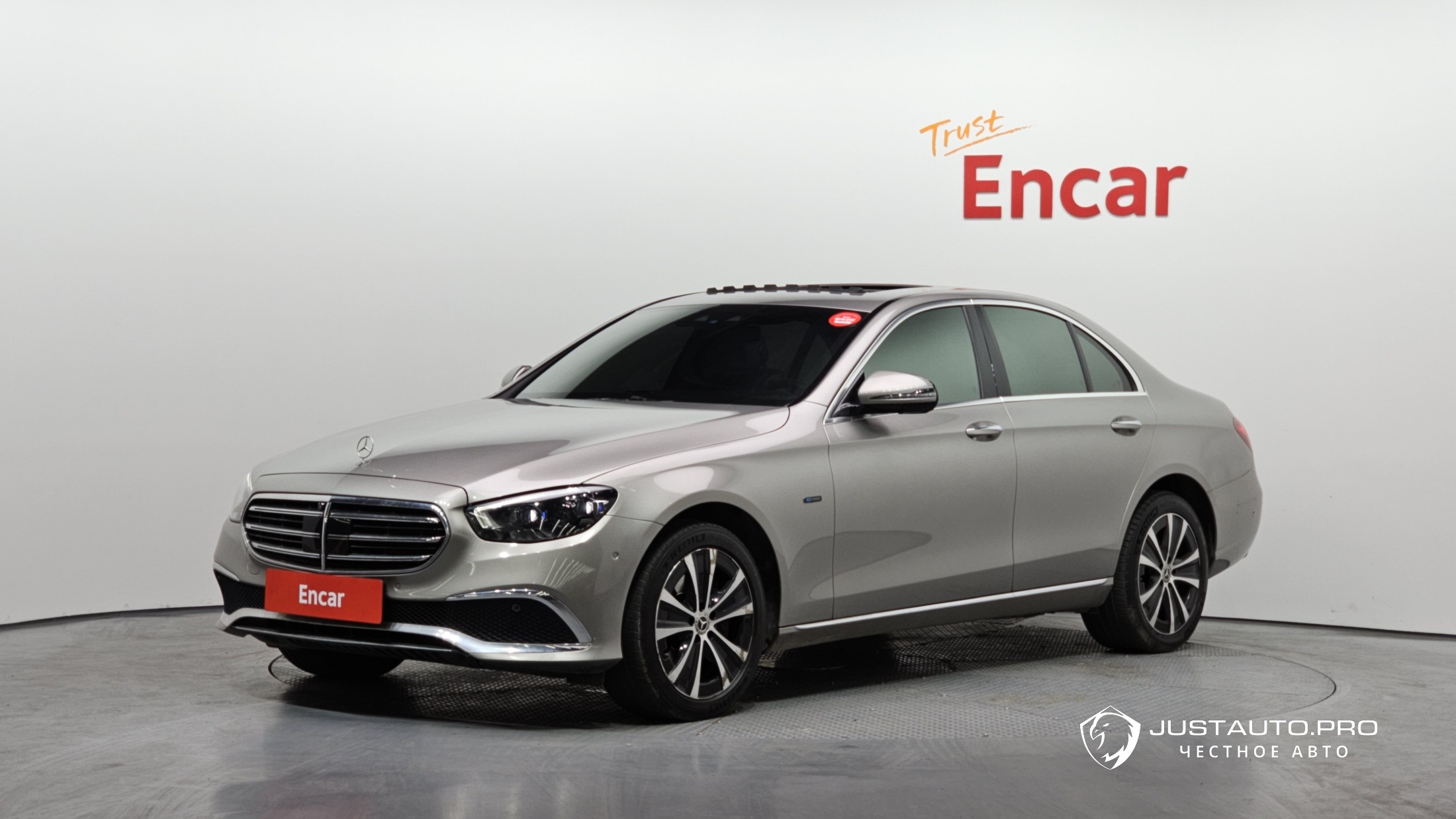Автомобиль Mercedes-Benz E-Class