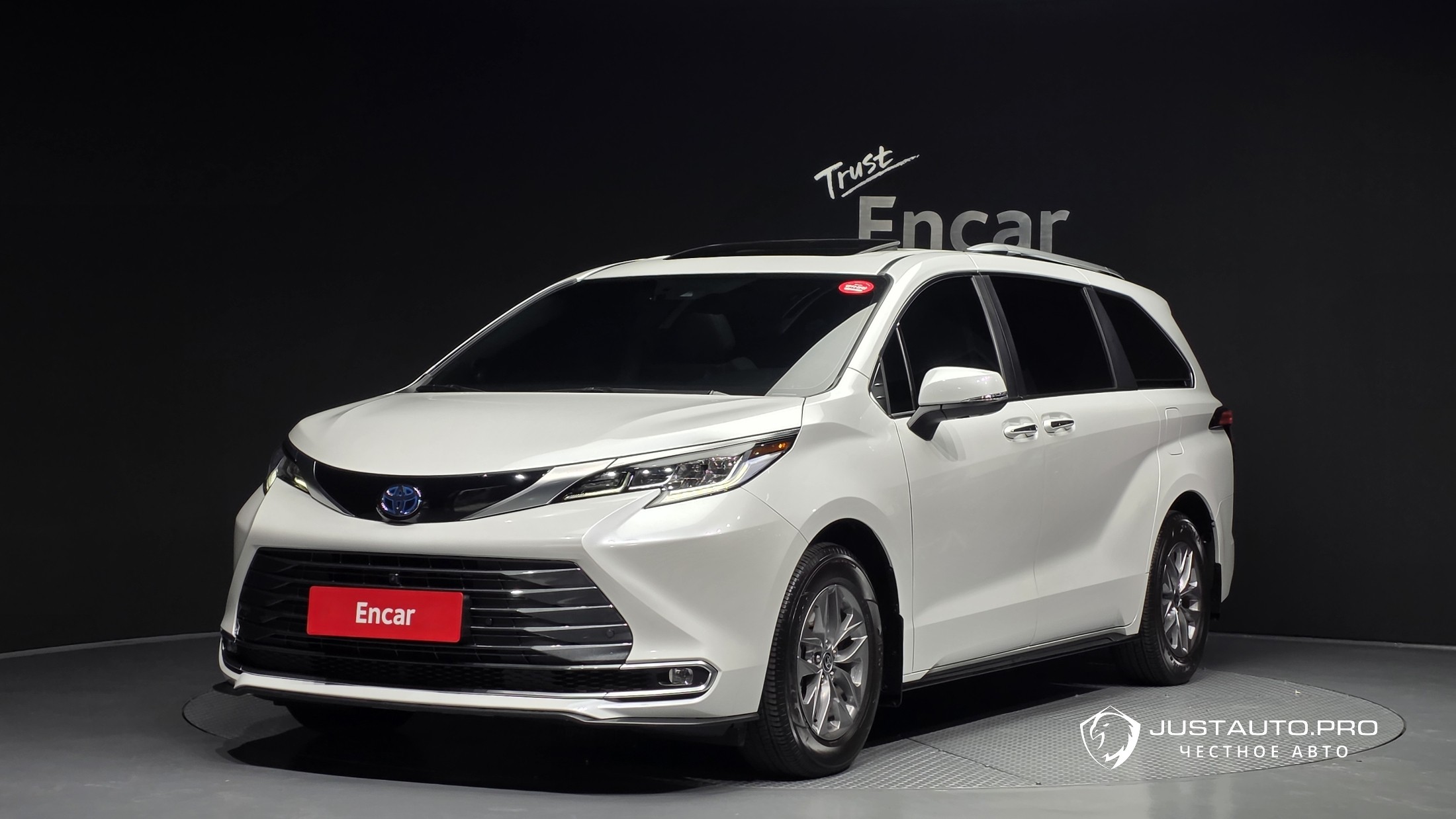 Автомобиль Toyota Sienna