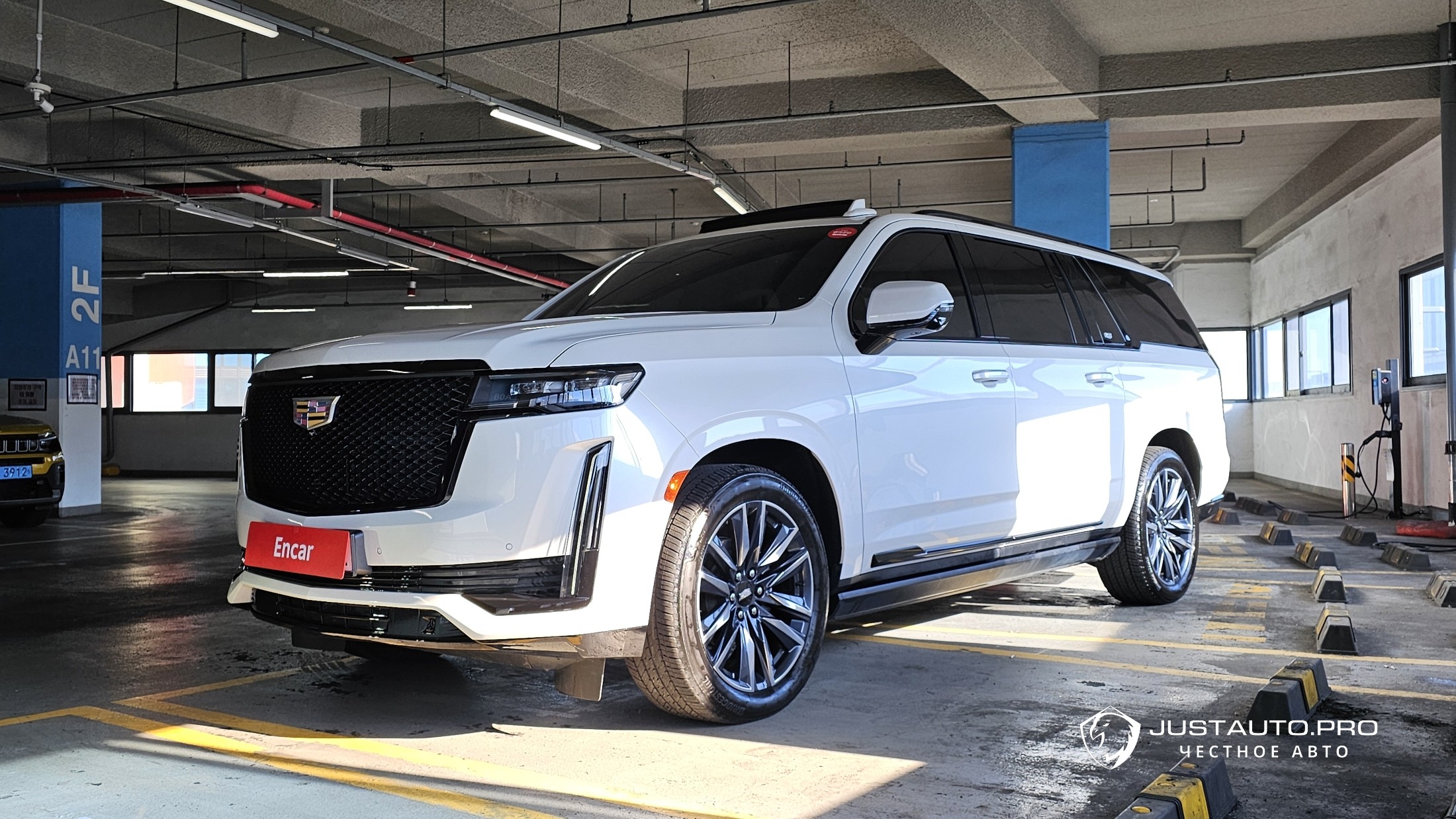 Автомобиль Cadillac Escalade