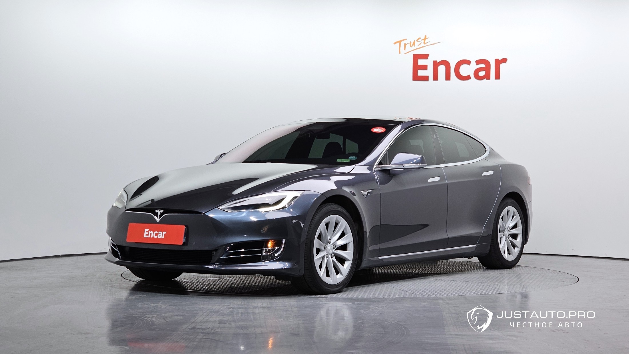 Автомобиль Tesla Model S