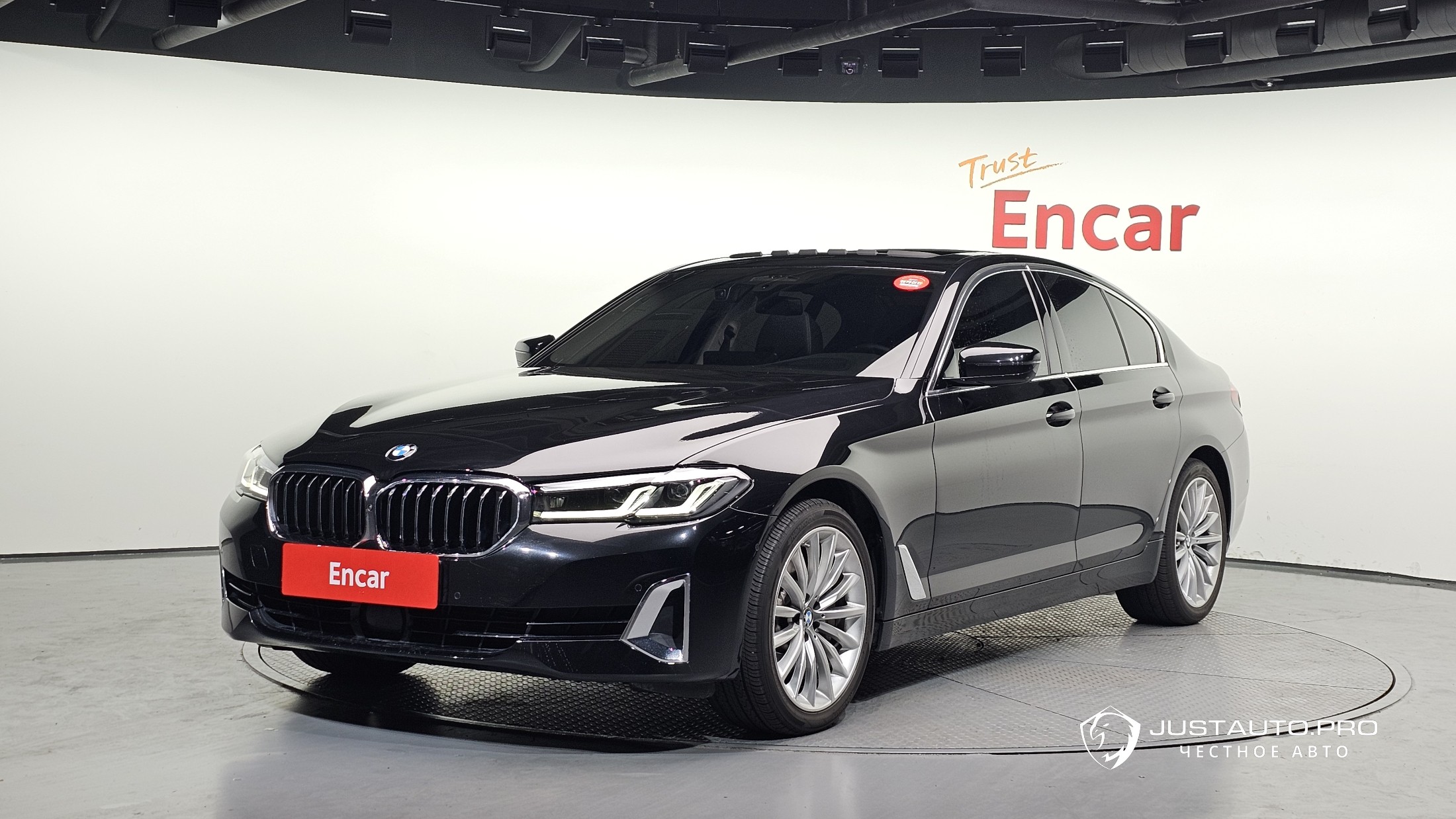 Автомобиль BMW 5-Series