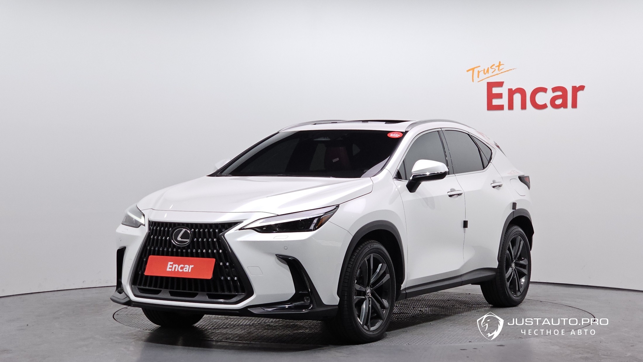 Автомобиль Lexus NX