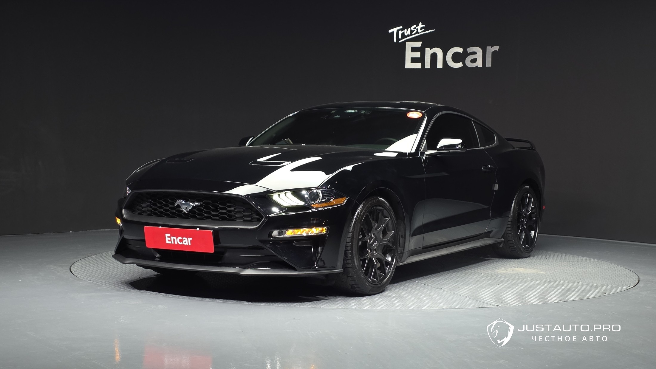 Автомобиль Ford Mustang