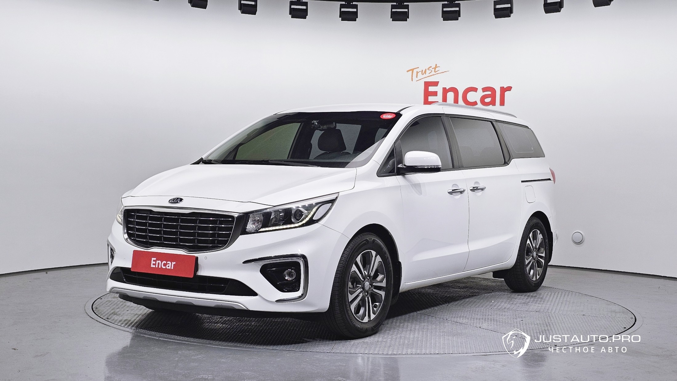 Автомобиль Kia Canival