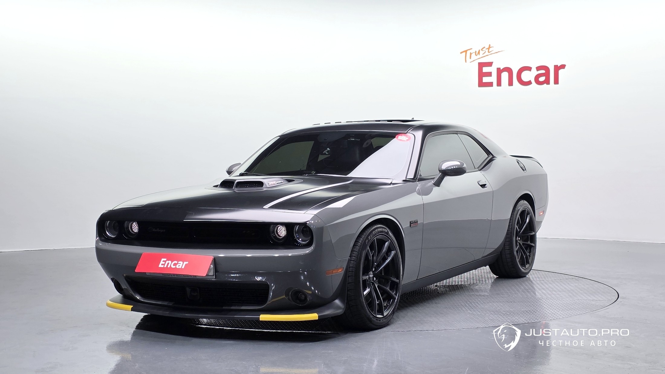 Автомобиль Dodge Challenger
