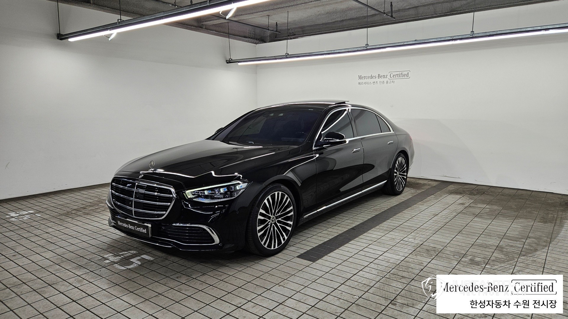 Автомобиль Mercedes-Benz S-Class
