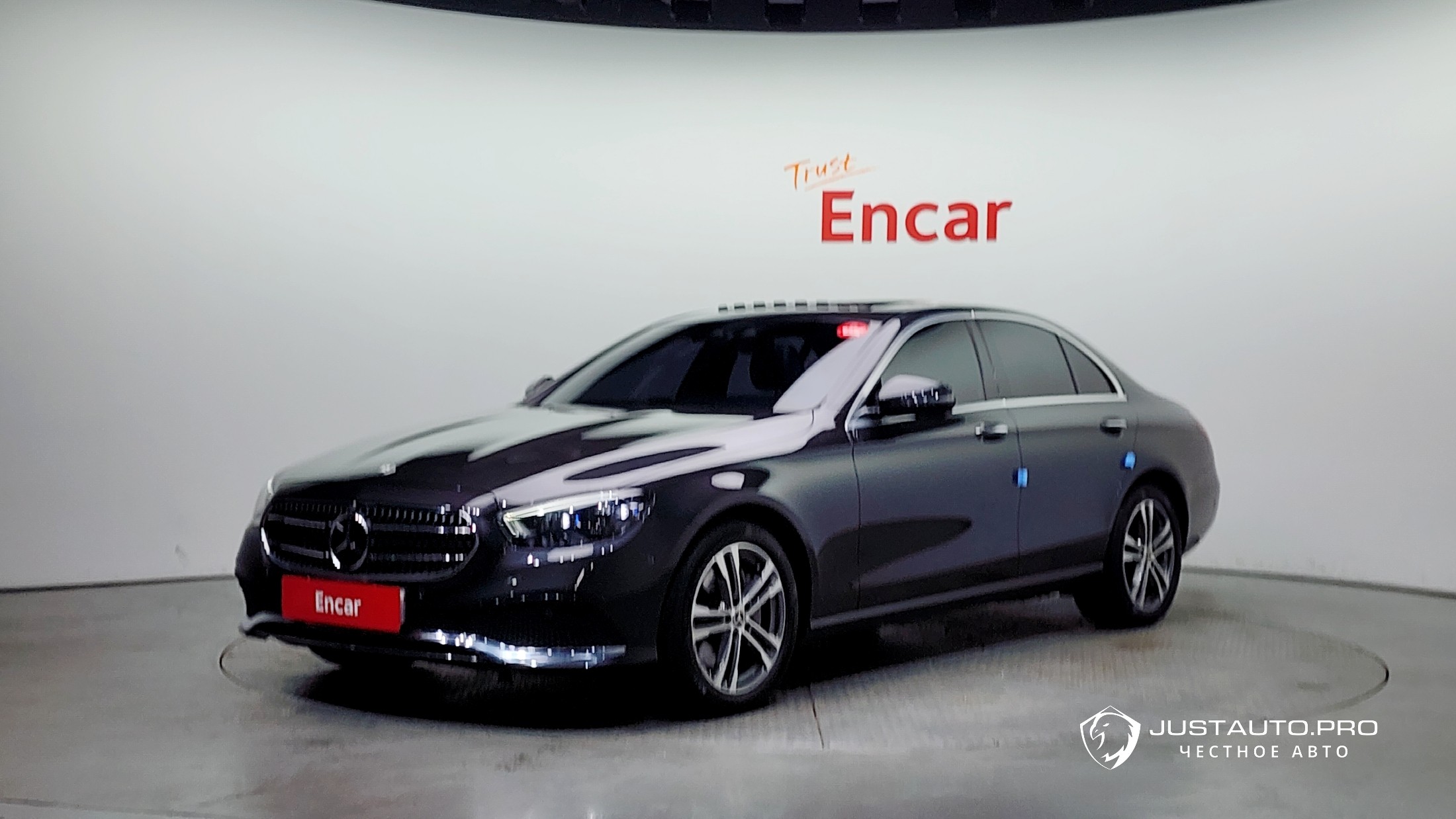 Автомобиль Mercedes-Benz E-Class