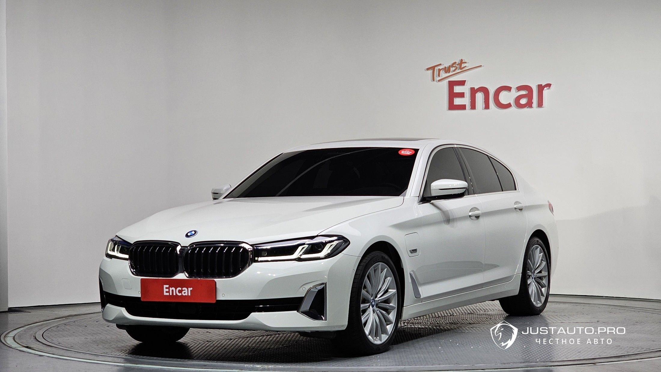 Автомобиль BMW 5-Series