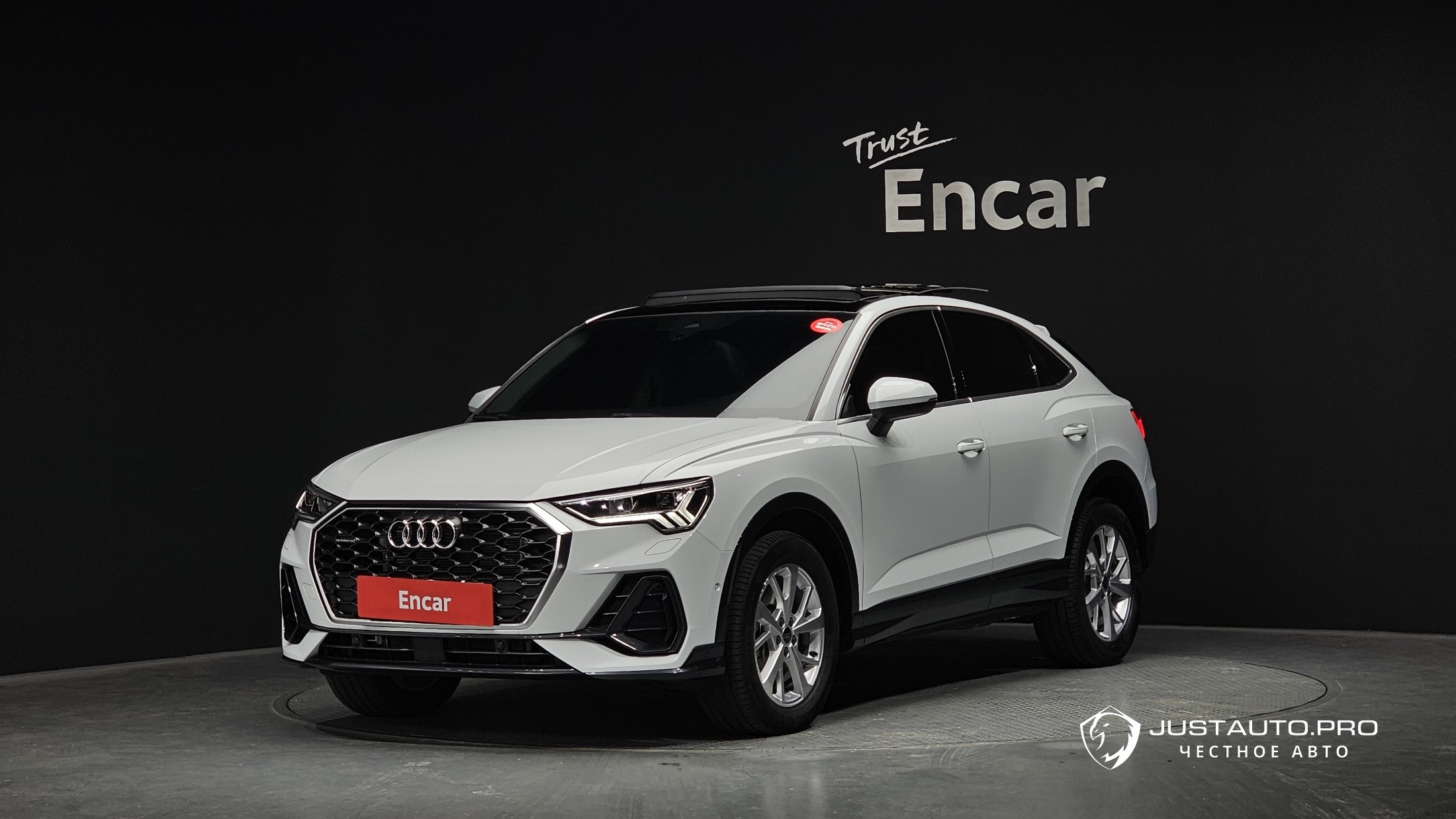 Автомобиль Audi Q3