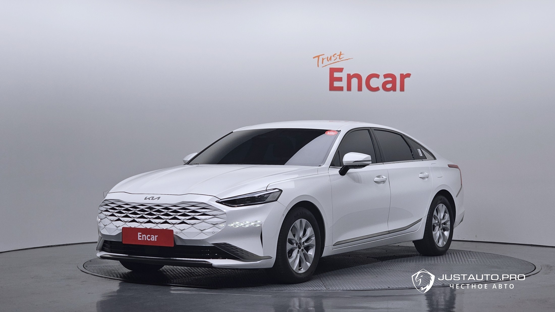 Автомобиль Kia K8
