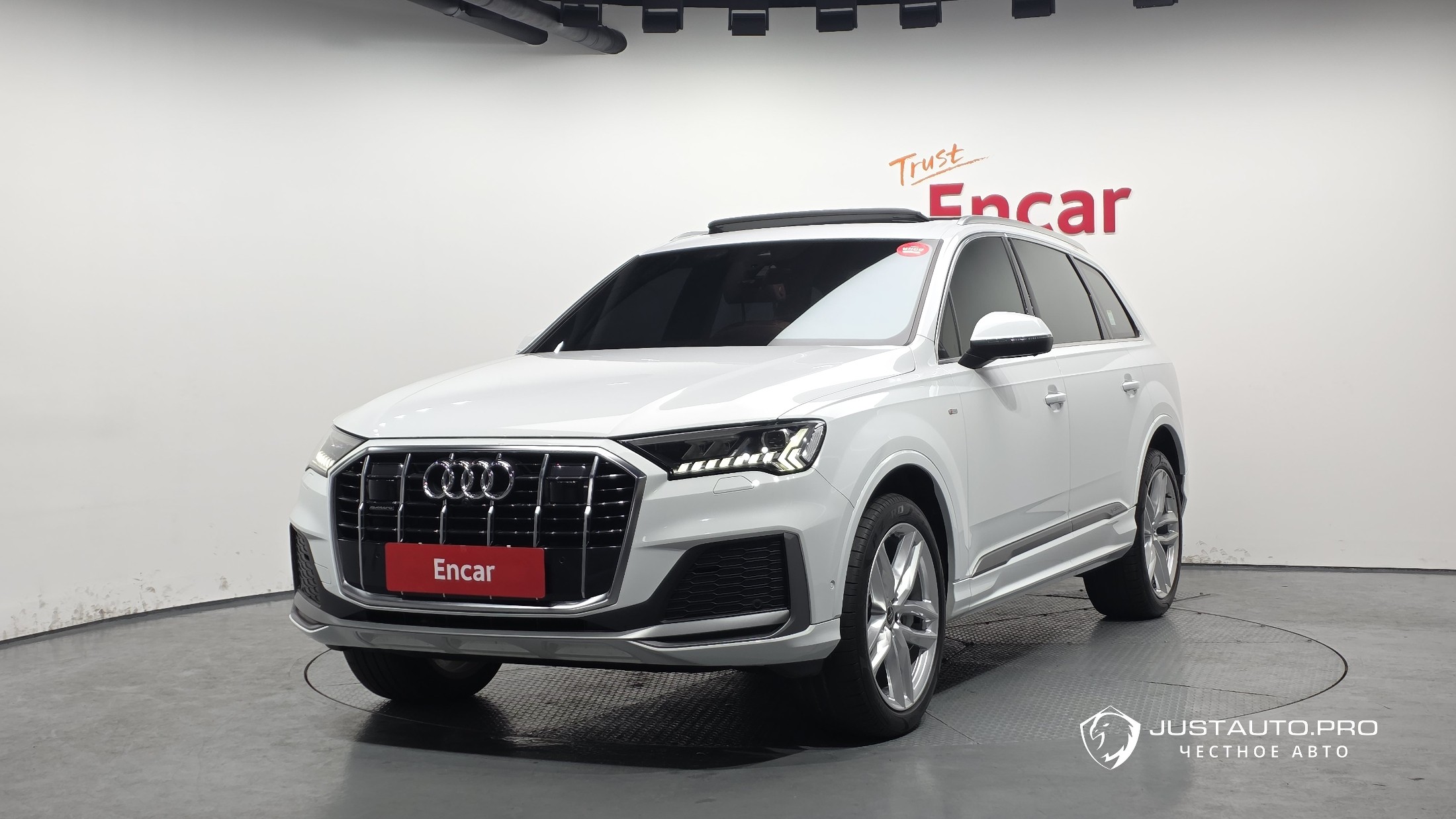 Автомобиль Audi Q7