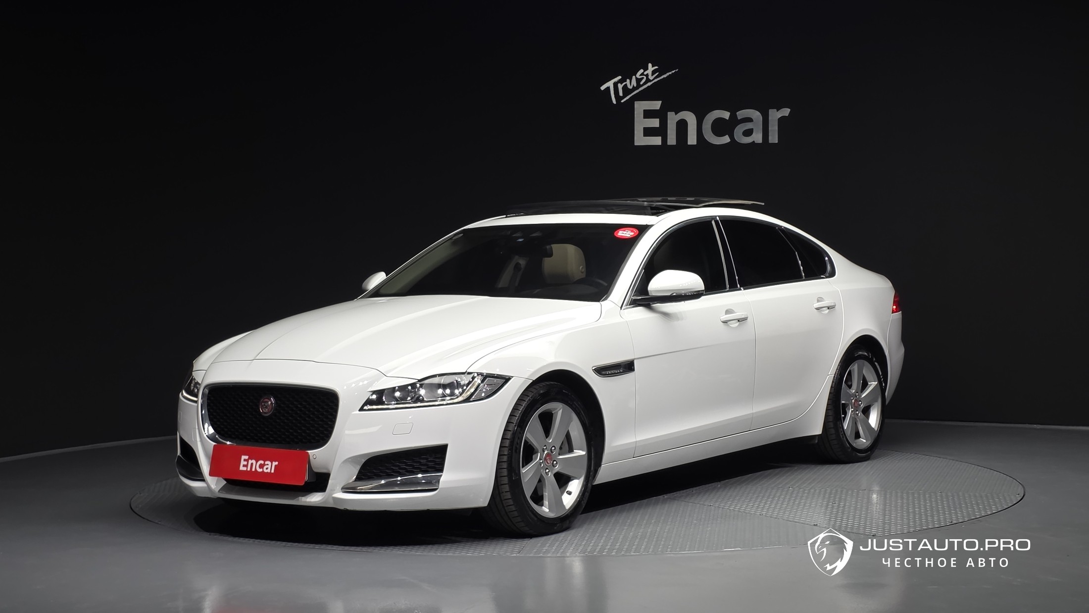 Автомобиль Jaguar XF