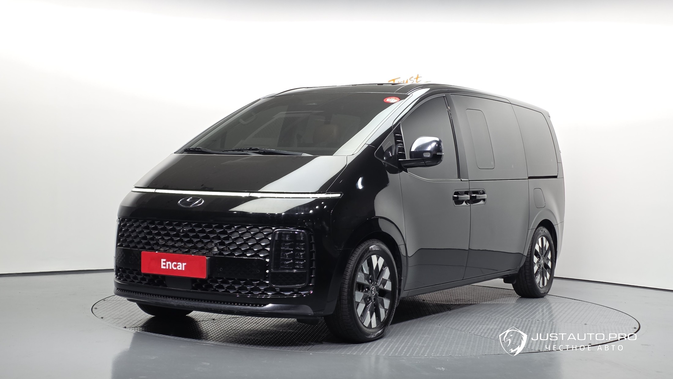 Автомобиль Hyundai Staria