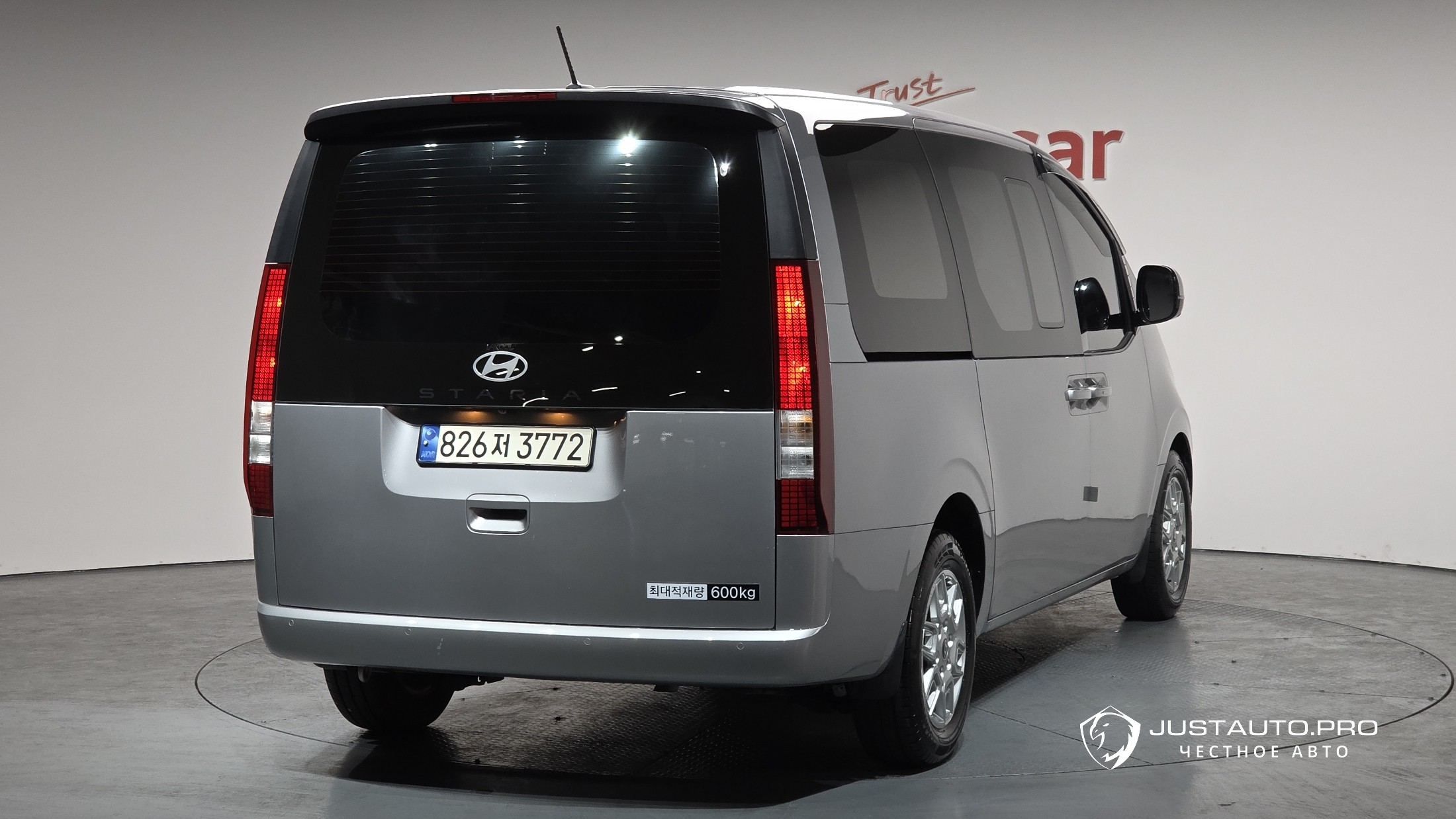 Автомобиль Hyundai Staria
